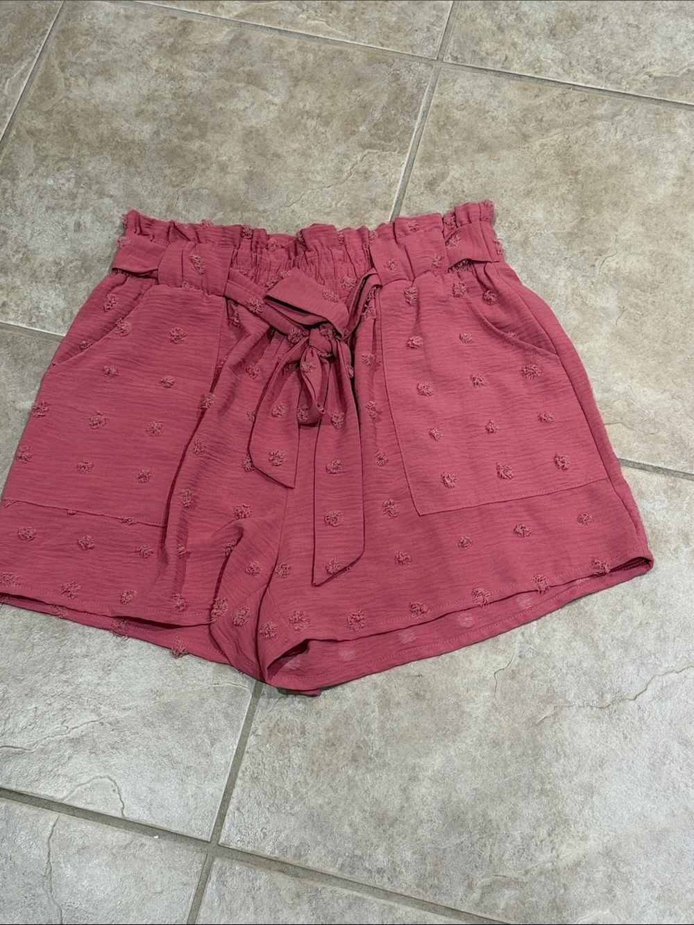 Women’s Paperbag Waist Tie-Front Shorts in Dusty Rose. Size Large